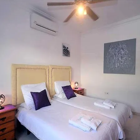 Awesome Puerto Del Carmen - 3 Bedrooms - Tacataca - Pool Table - Great Terrace Area * Puerto del Carmen (Lanzarote)