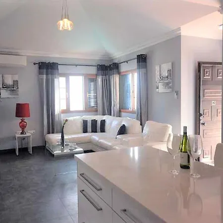 Awesome 3 Bedrooms Tacataca Pool Table Great Terrace Area ヴィラ *