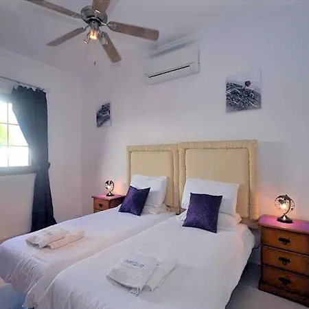 Awesome Puerto Del Carmen - 3 Bedrooms - Tacataca - Pool Table - Great Terrace Area * Puerto del Carmen (Lanzarote)
